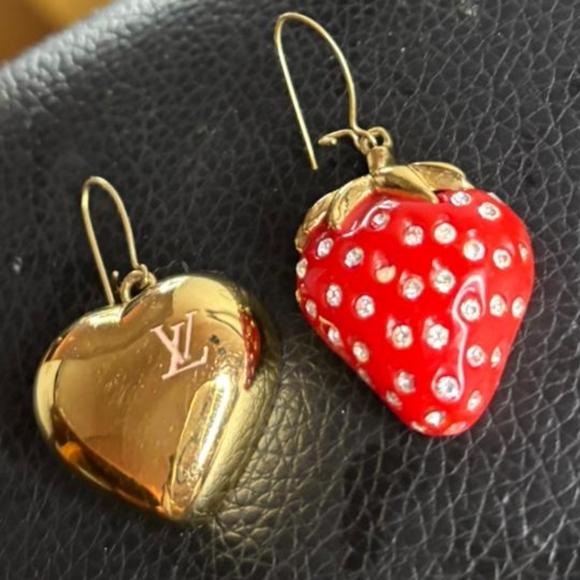 Authentic Louis Vuitton Strawberry LV Logo Heart Motif Earrings Metal Women - Picture 1 of 4